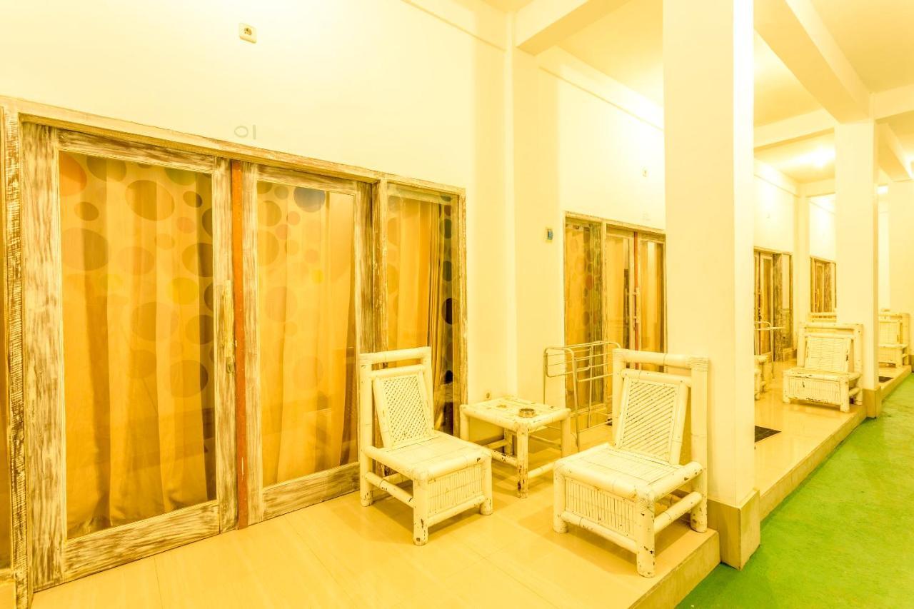 Hotel Vaccinated Staff - Oyo 1324 White House Gili Trawangan Exterior foto