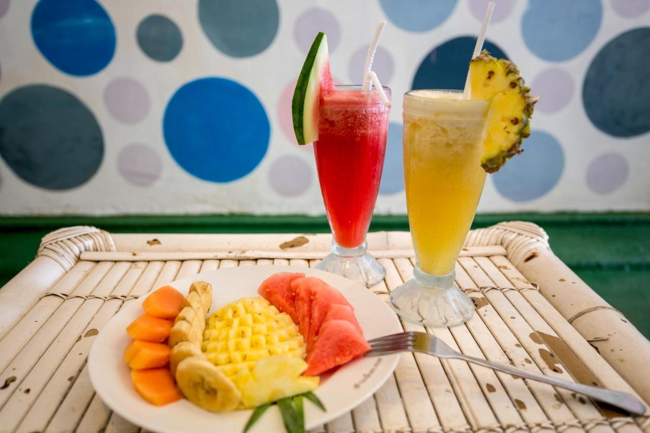 Hotel Vaccinated Staff - Oyo 1324 White House Gili Trawangan Exterior foto